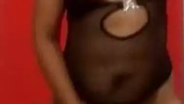 Indian porn of desi aunty fingering