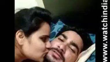 Indian college girl making her first porn mms
