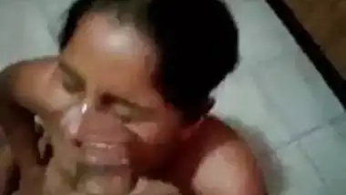Indian college girl receives cum of her bf on her face