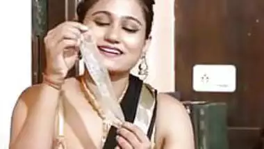 Desi mature aunty playing with condom