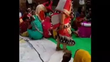 Sexy Marwadi Aunty Dancing Showing Boobs