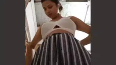 Sexy Desi Girl Showing Her Boobs