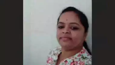 Indian Bhabhi Fingering On Video Call