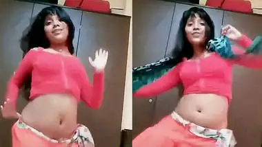 sexy desi girl shaking her hot belly