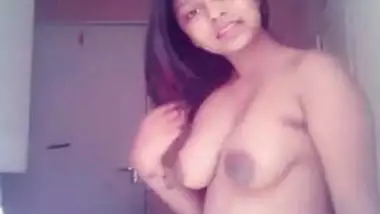 Cute Desi Babe Showing Ass