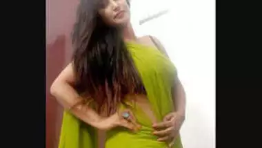 Desi sexy bhabi show her nude body and make video