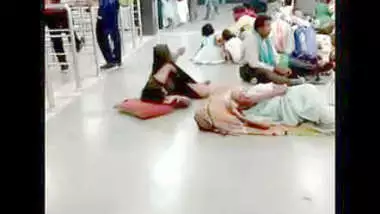 bhabi fing her pussy on public place