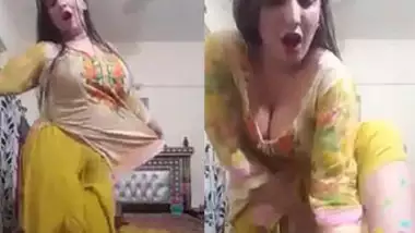 Laila Bhabi Lifting Salwaar and showing navel, Deep deep cleavage..Boobs shake