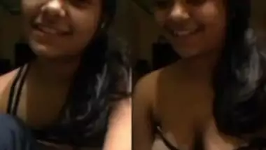 Beautiful Desi Girl Showing Boobs