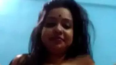 Cute Indian beauty showing off her ass and fingering cunt
