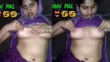 Shy Desi teen records quick sex video in which she shows XXX boobs