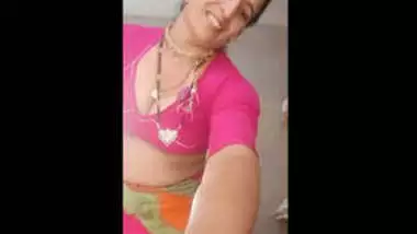 Desi Sexy bhabi hot bra show