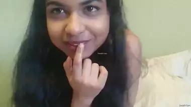 Cute girl from India demonstrates naked body in homemade sex video
