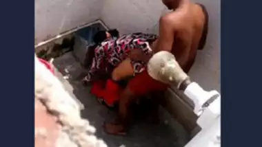 Desi Couple caught fucking in bathroom