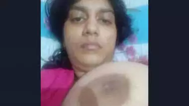 Desi Girl Shows her Big Boobs