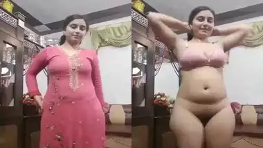 Beautiful Pakistani girl striptease nude selfie MMS