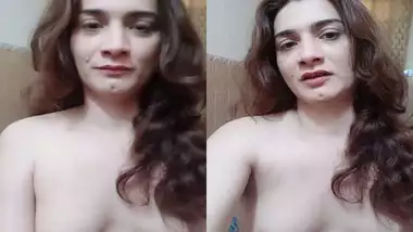 Small tits Pakistani wife nude MMS