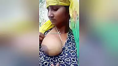 Desi Girl Shows Boobs And Pussy To Lover
