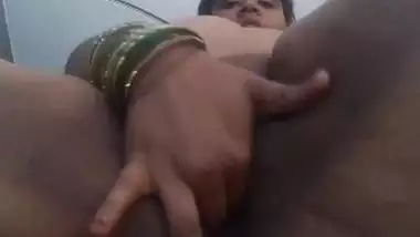 Fat Desi girl’s pussy fingering show on private XXX live cam