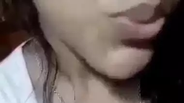 Desi teen show her boobs