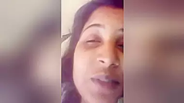 Desi Bhabhi Shows Her Pussy