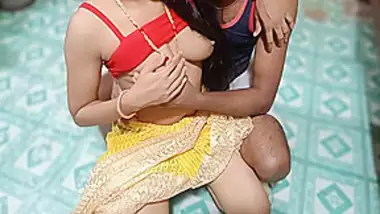 Solah Baras Ki Ladki Ki Chut Se Khoon Nikal - Hindi Sexy Videos Kuwari Ladki Ke Sath Hindi Mai Pahli Bar Sex Karte Hue Chut  Me Se Khoon Nikalte Videos porn