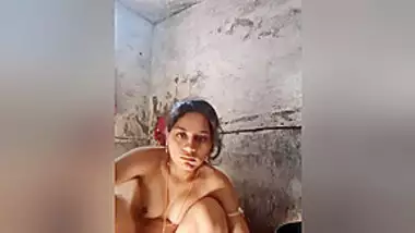 Today Exclusive- Desi Village Anju Bhabhi Showing Boobs