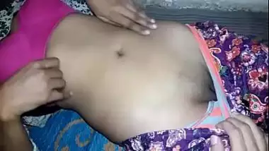 Amateur Indian aunty hottie loves to suck boyfriend's cock