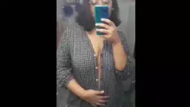 Desi Hot Girl Mirror Selfie
