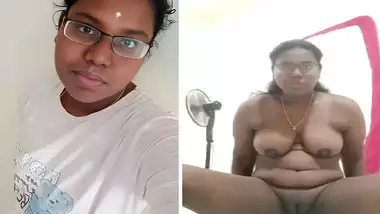 Big boobs Tamil girl sitting naked before cam
