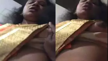 Saree girl boob show to lover and boob press