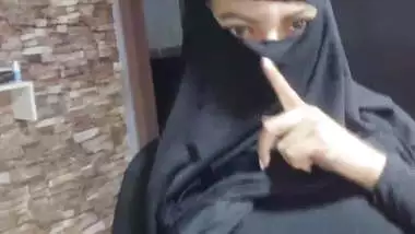 Real Cute Gf Muslim Arabic WIFE Masturbates...