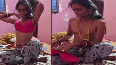 Slim Tamil wife small boobs showing to husband